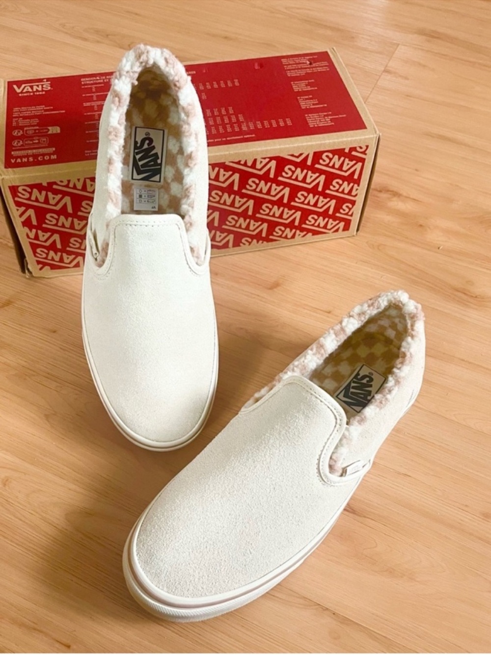 Vans Classic Slip-On Shoe
Turtle Dove White Women 11.5
US Mens 10.0 US